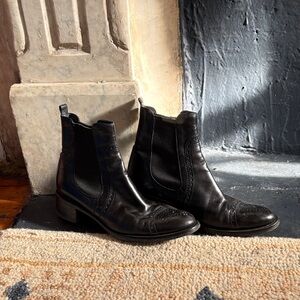 Truman Black Leather Ankle Boots Size 39 1/2. Made in Italy handmade